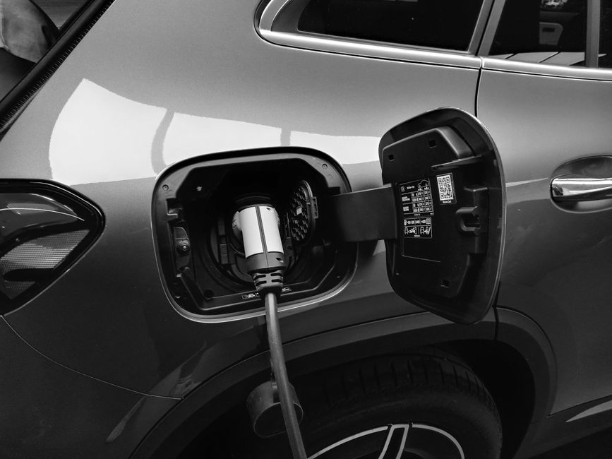 BMW Plans Electric i4 Convertible for 2028 on Neue Klasse Platform