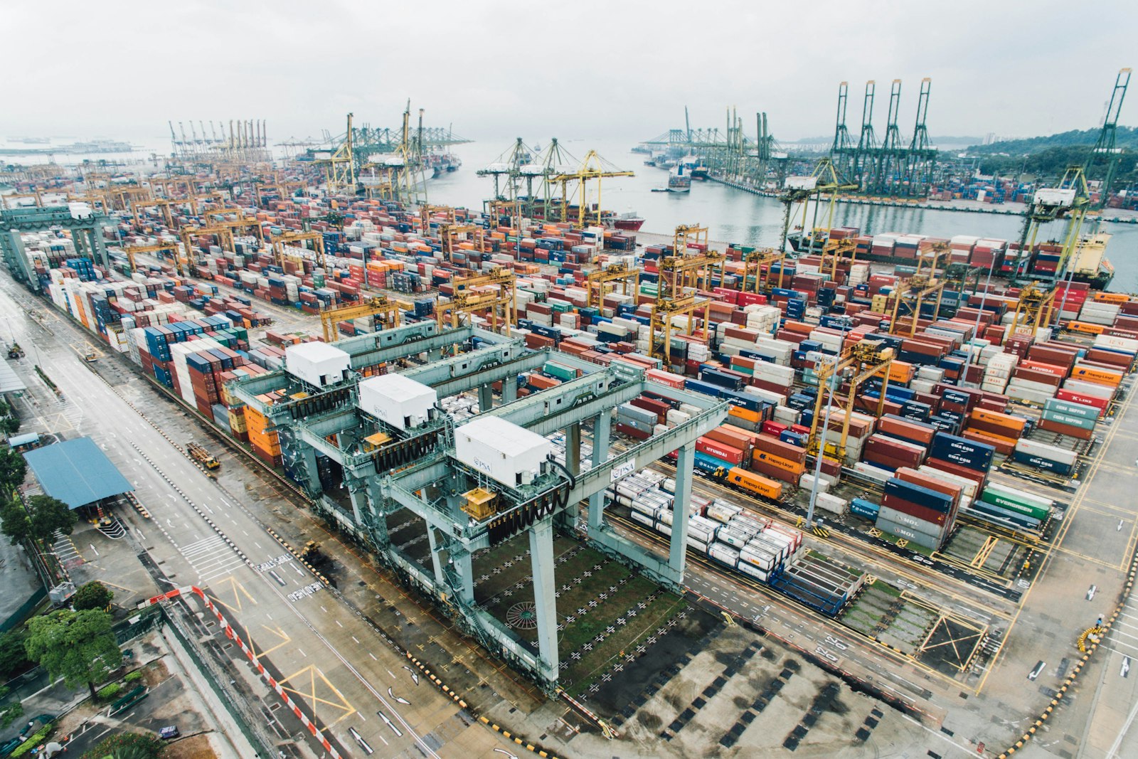 Port Hydrogen Hubs Aim to Link Ships, Cranes and Trucks