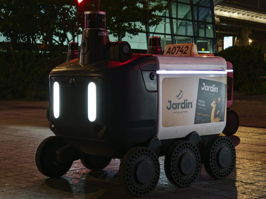 In Pictures: Momenta Launches Autonomous Delivery Robovans in Suzhou