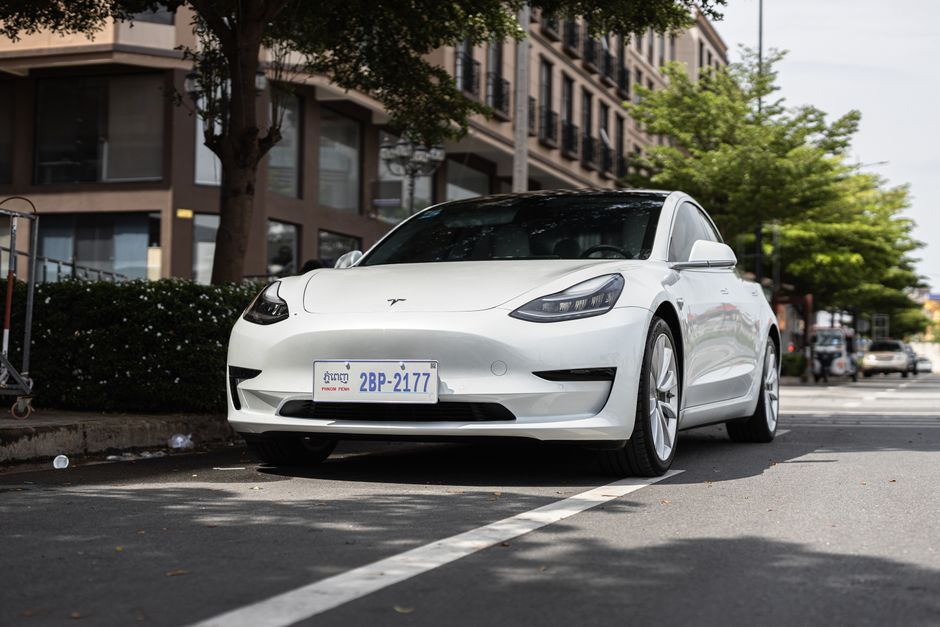 Tesla FSD v14 Lite linked to rising HW3 computer failures, owners report